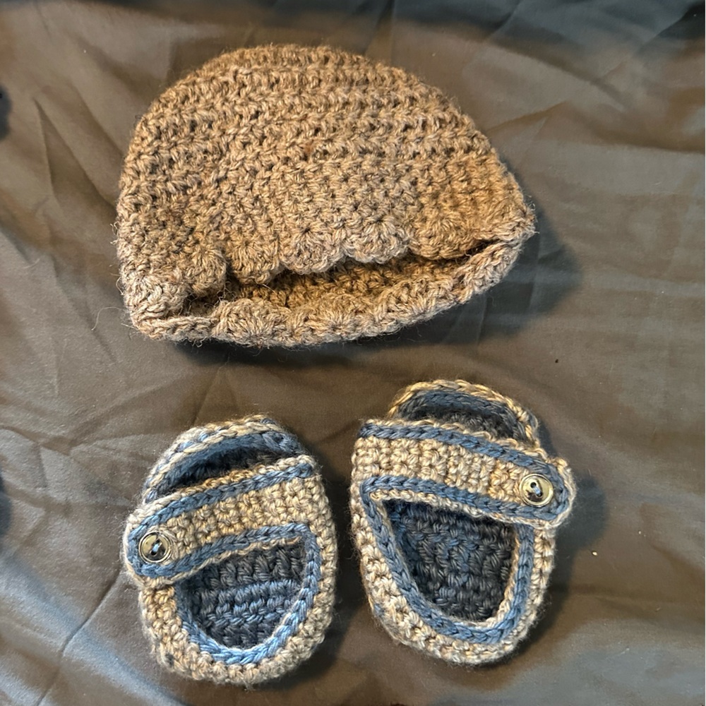 🔥 Cozy Crochet Baby Hat and Booties Set - Brown and Gray